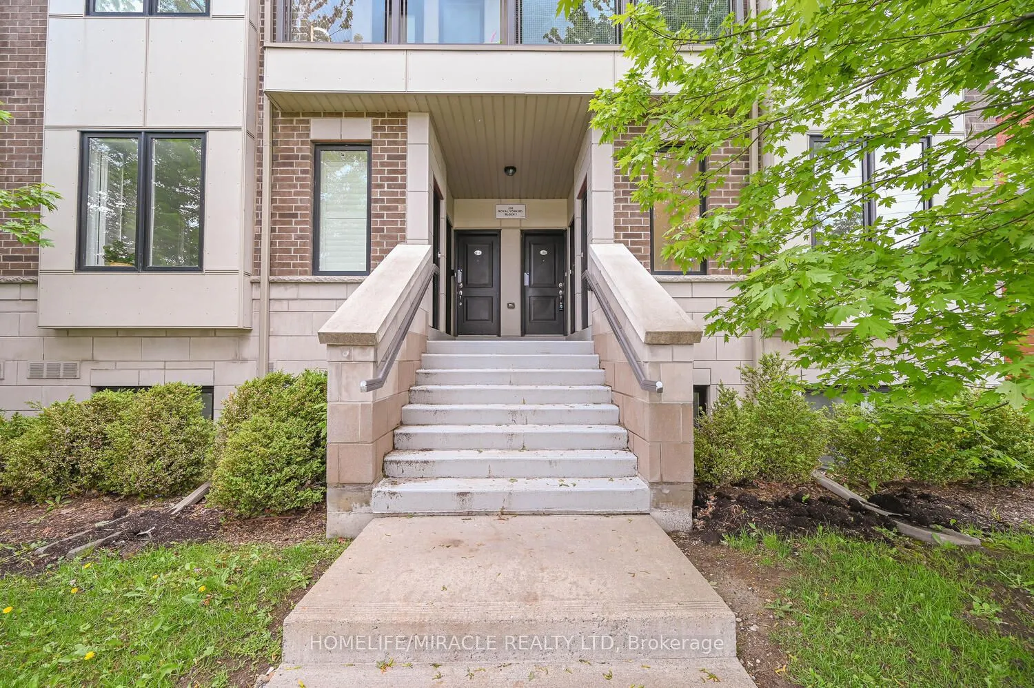 256 ROYAL YORK Road, #114