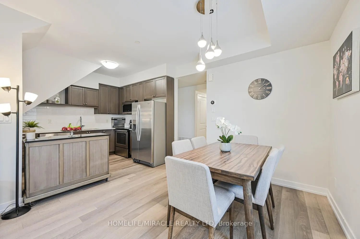 256 ROYAL YORK Road, #114