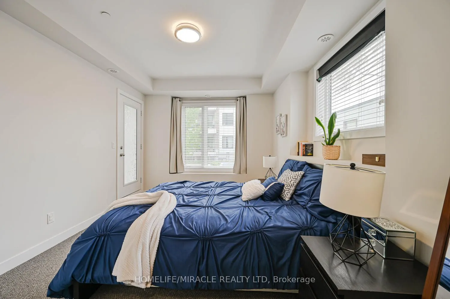 256 ROYAL YORK Road, #114