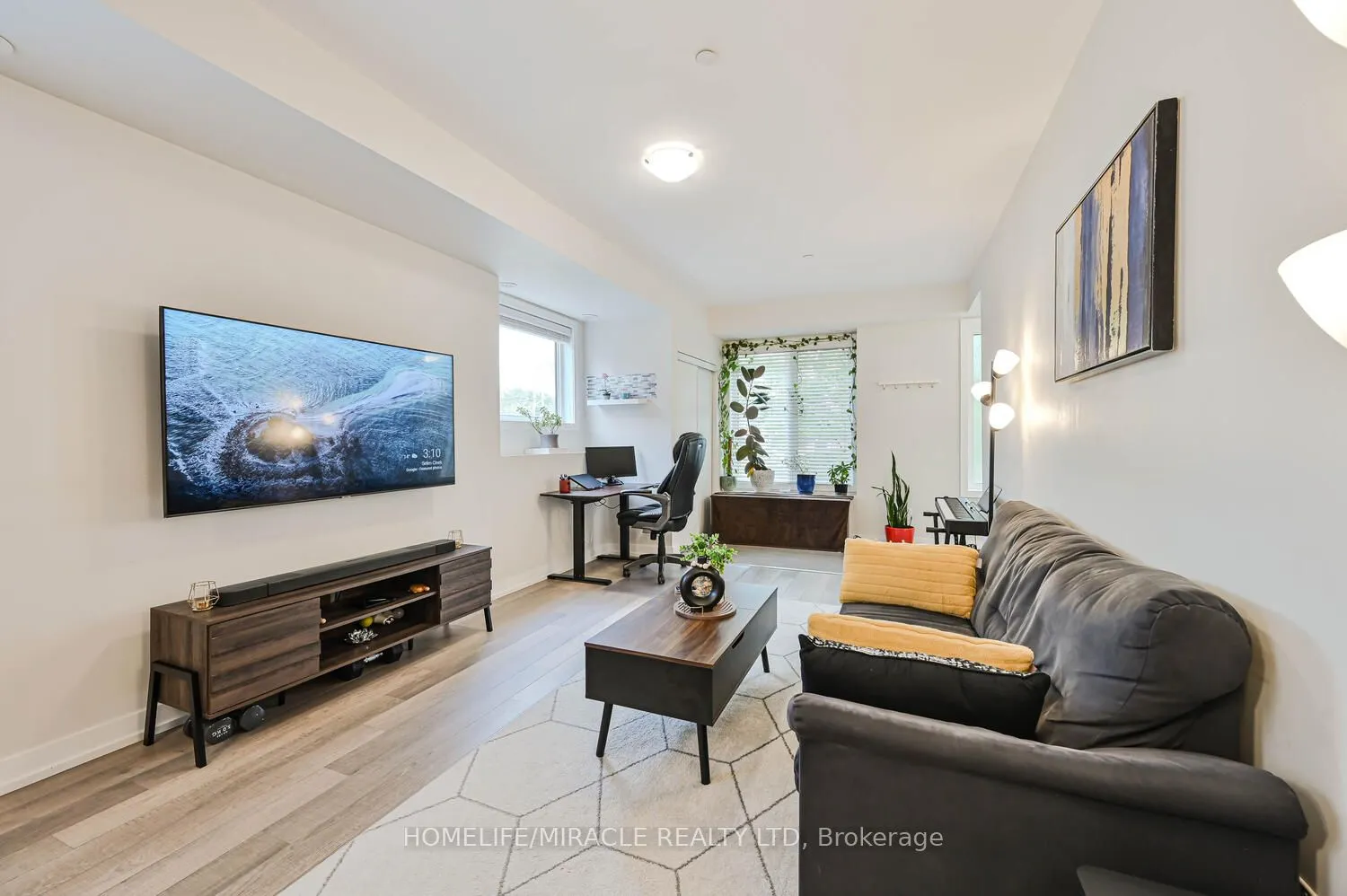 256 ROYAL YORK Road, #114