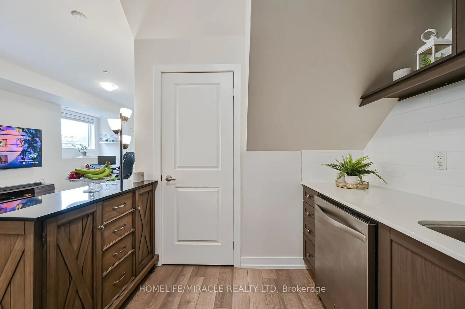 256 ROYAL YORK Road, #114