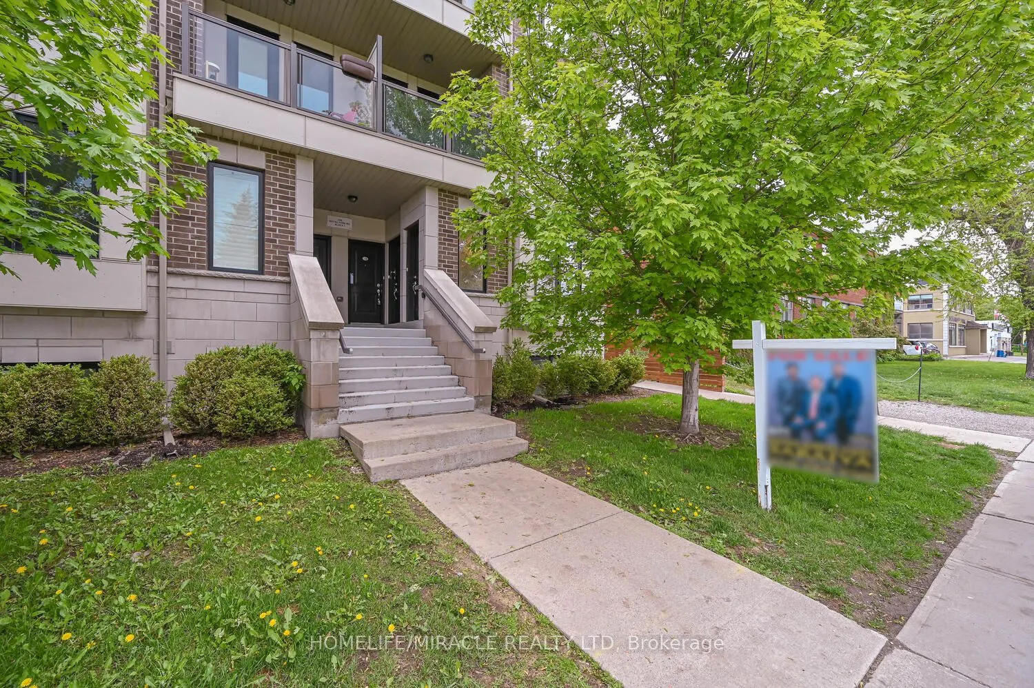 256 ROYAL YORK Road, #114