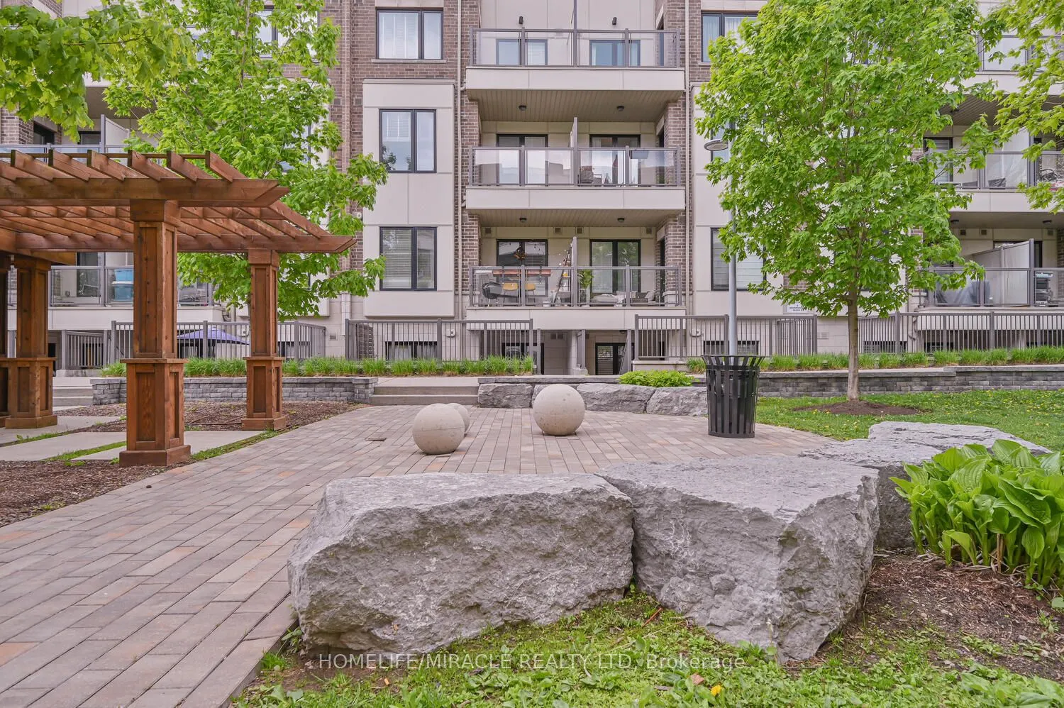 256 ROYAL YORK Road, #114