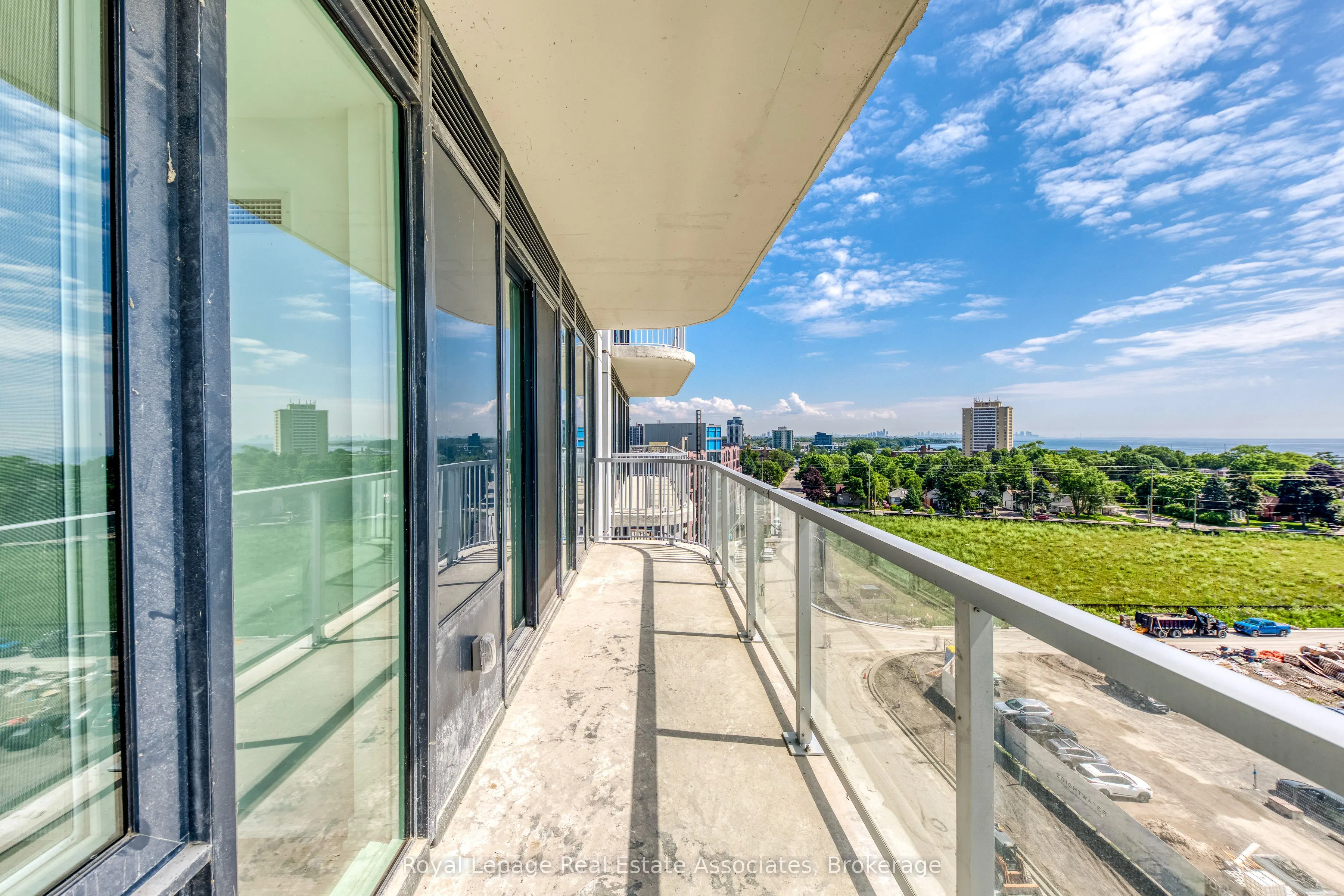 220 Missinnihe Way, #806