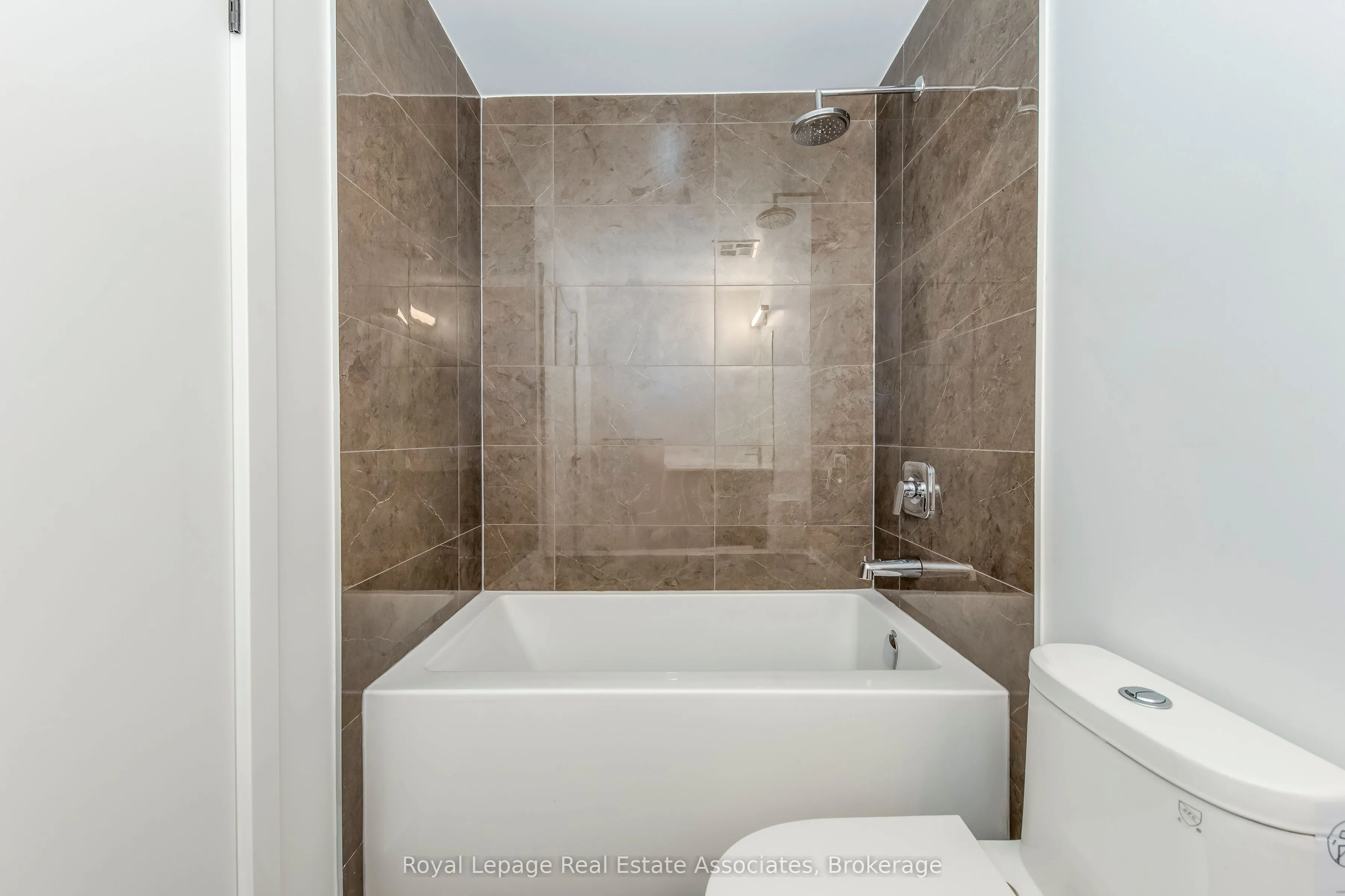 220 Missinnihe Way, #806