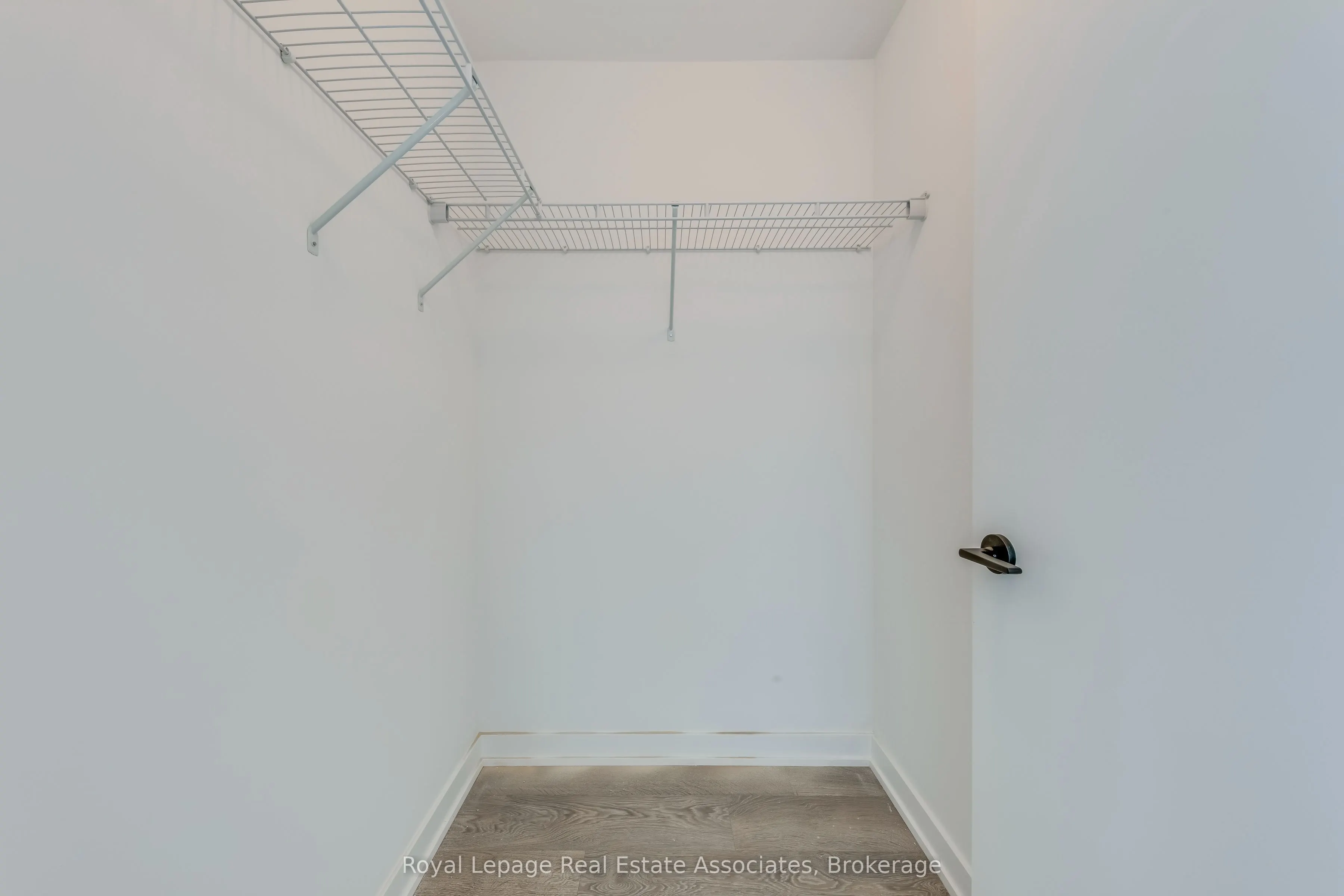 220 Missinnihe Way, #806