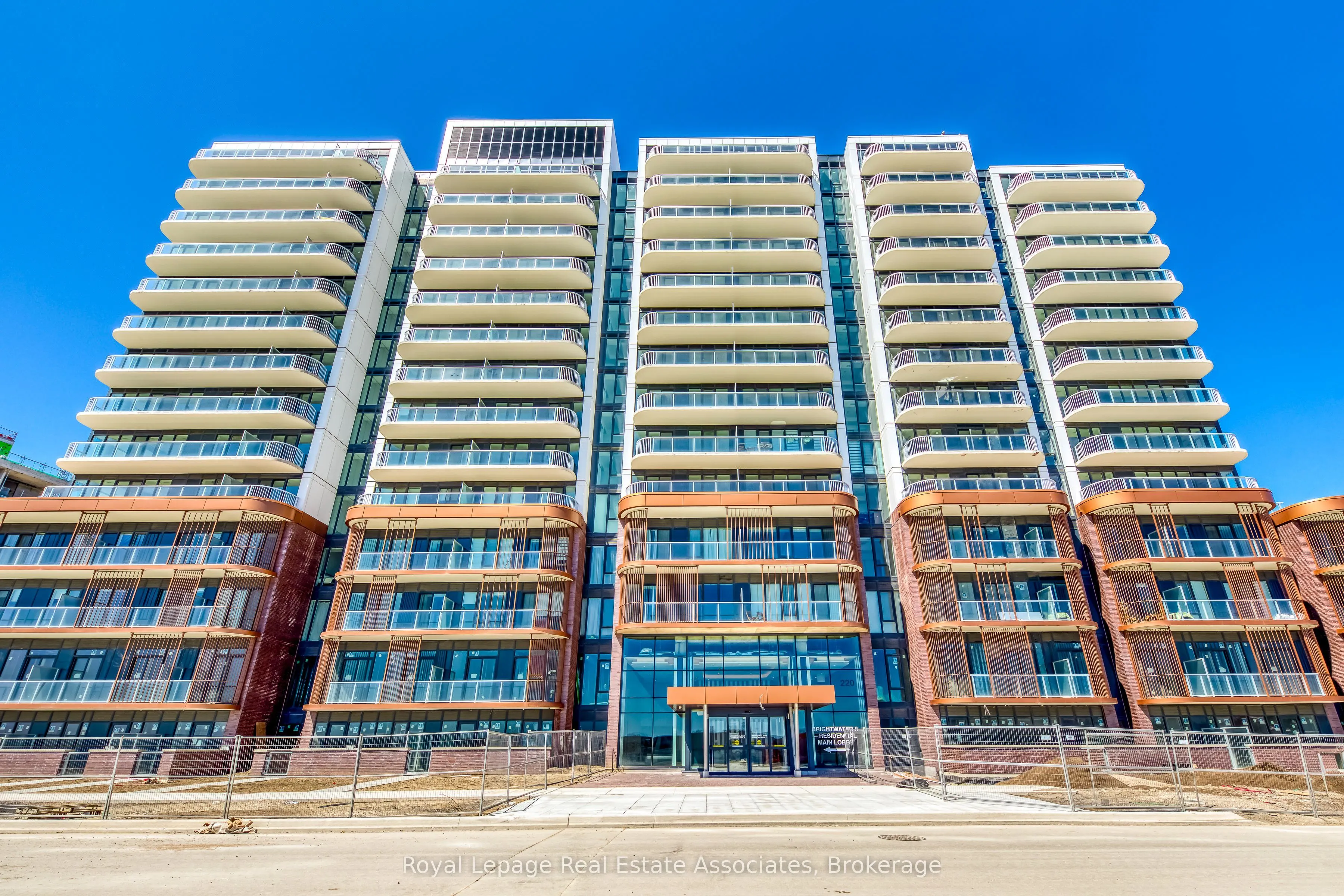 220 Missinnihe Way, #806