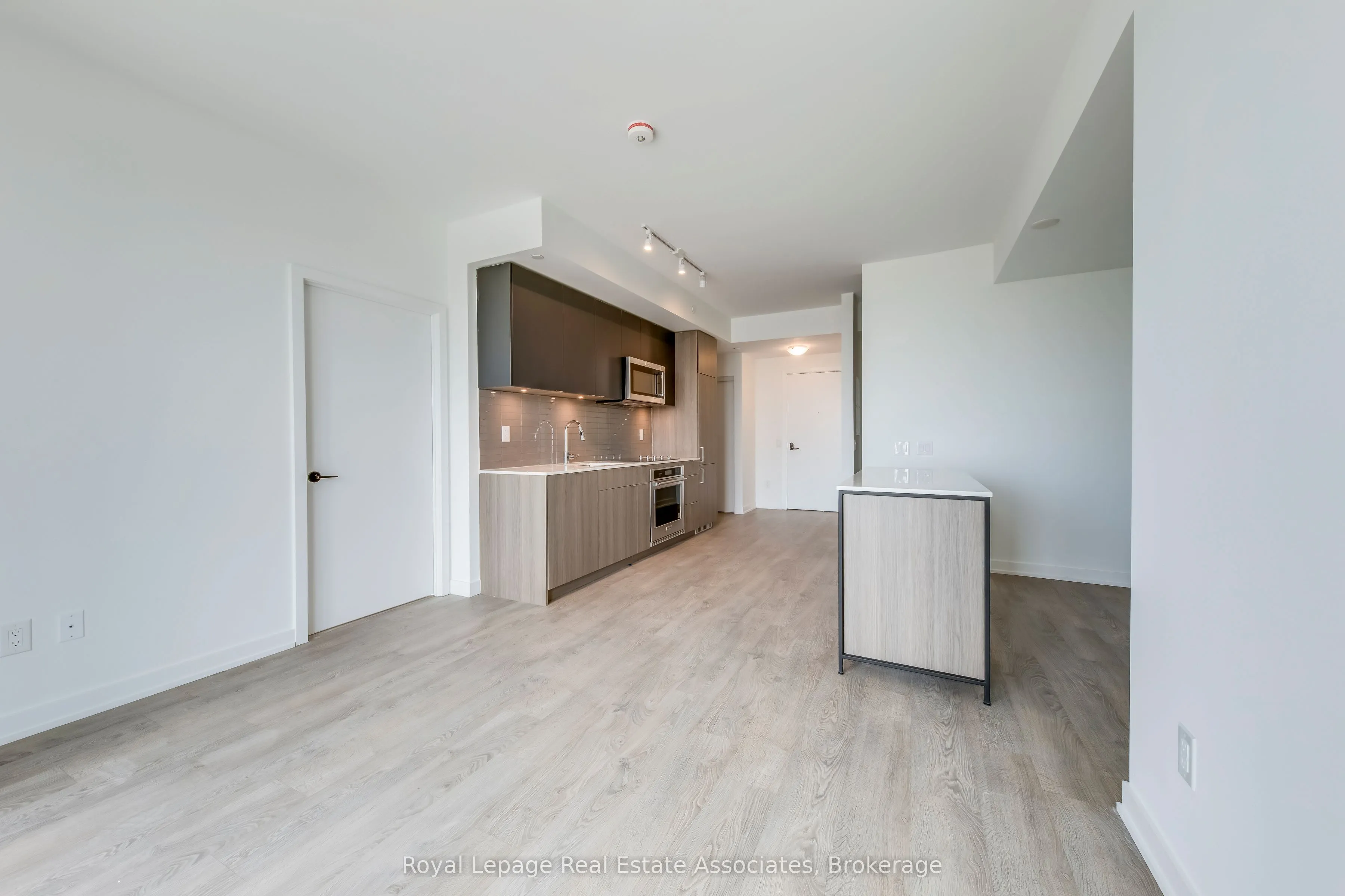 220 Missinnihe Way, #806