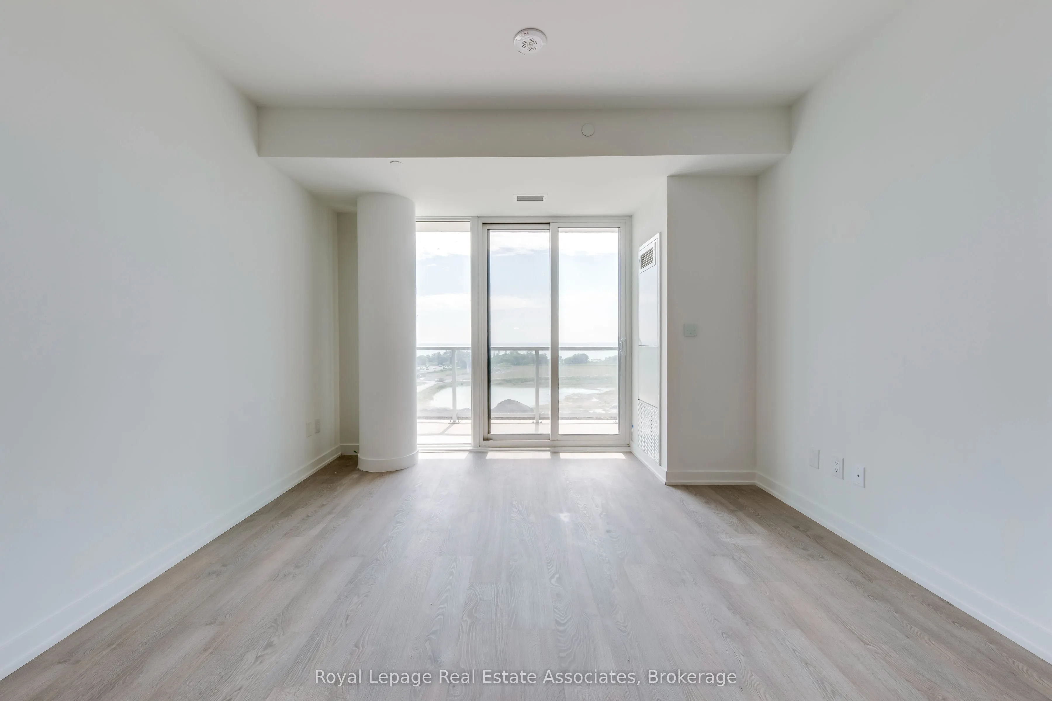 220 Missinnihe Way, #806