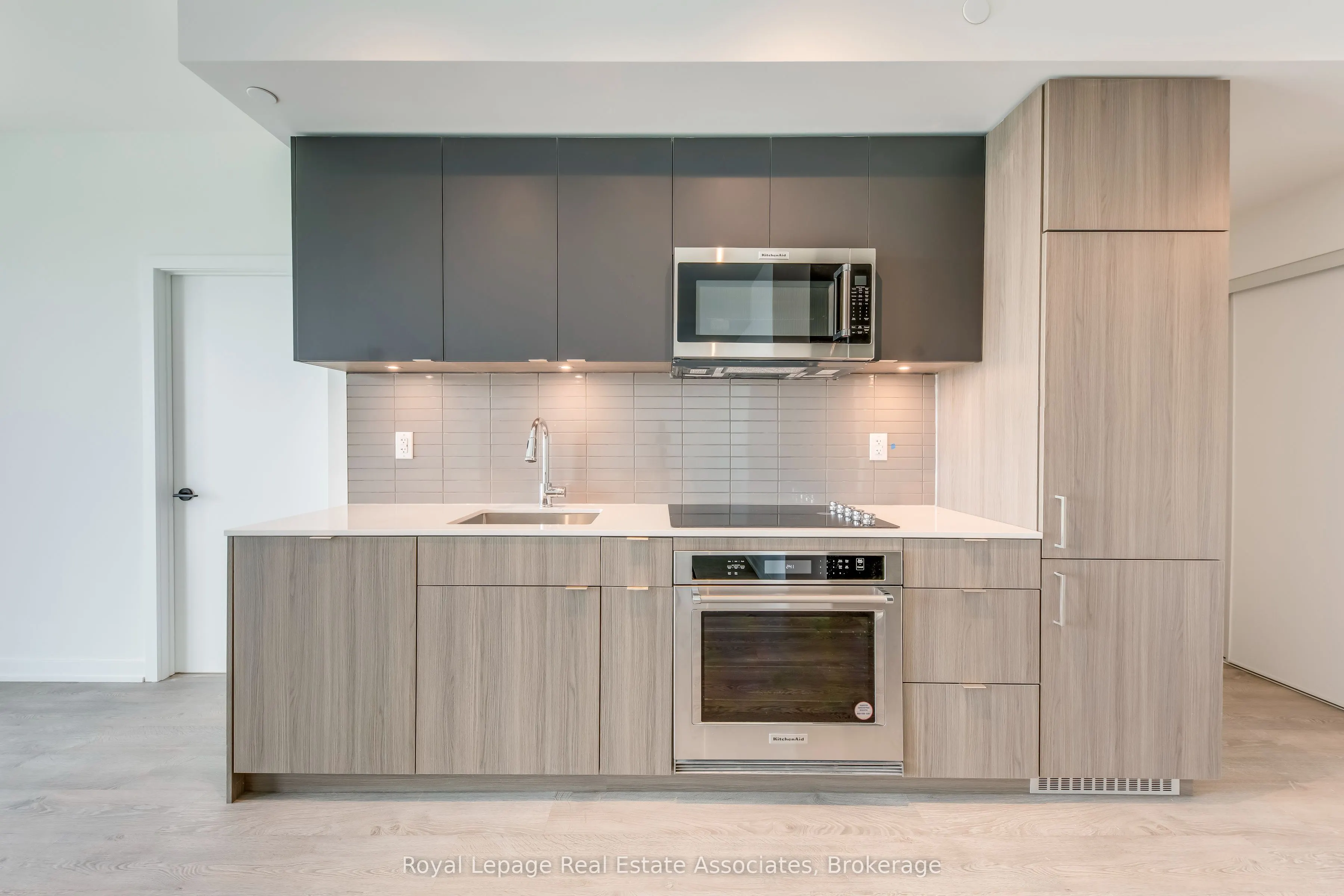 220 Missinnihe Way, #806