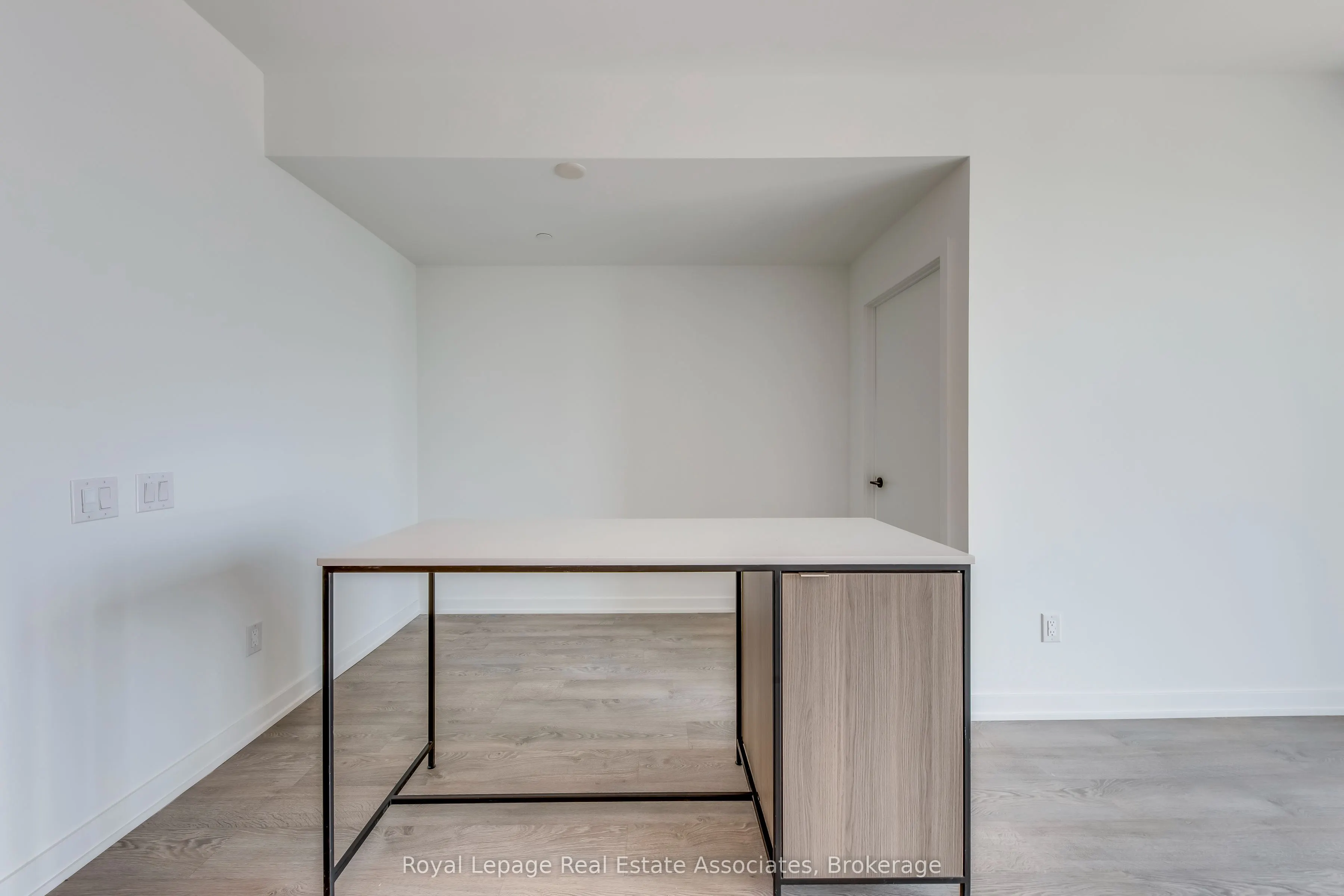 220 Missinnihe Way, #806