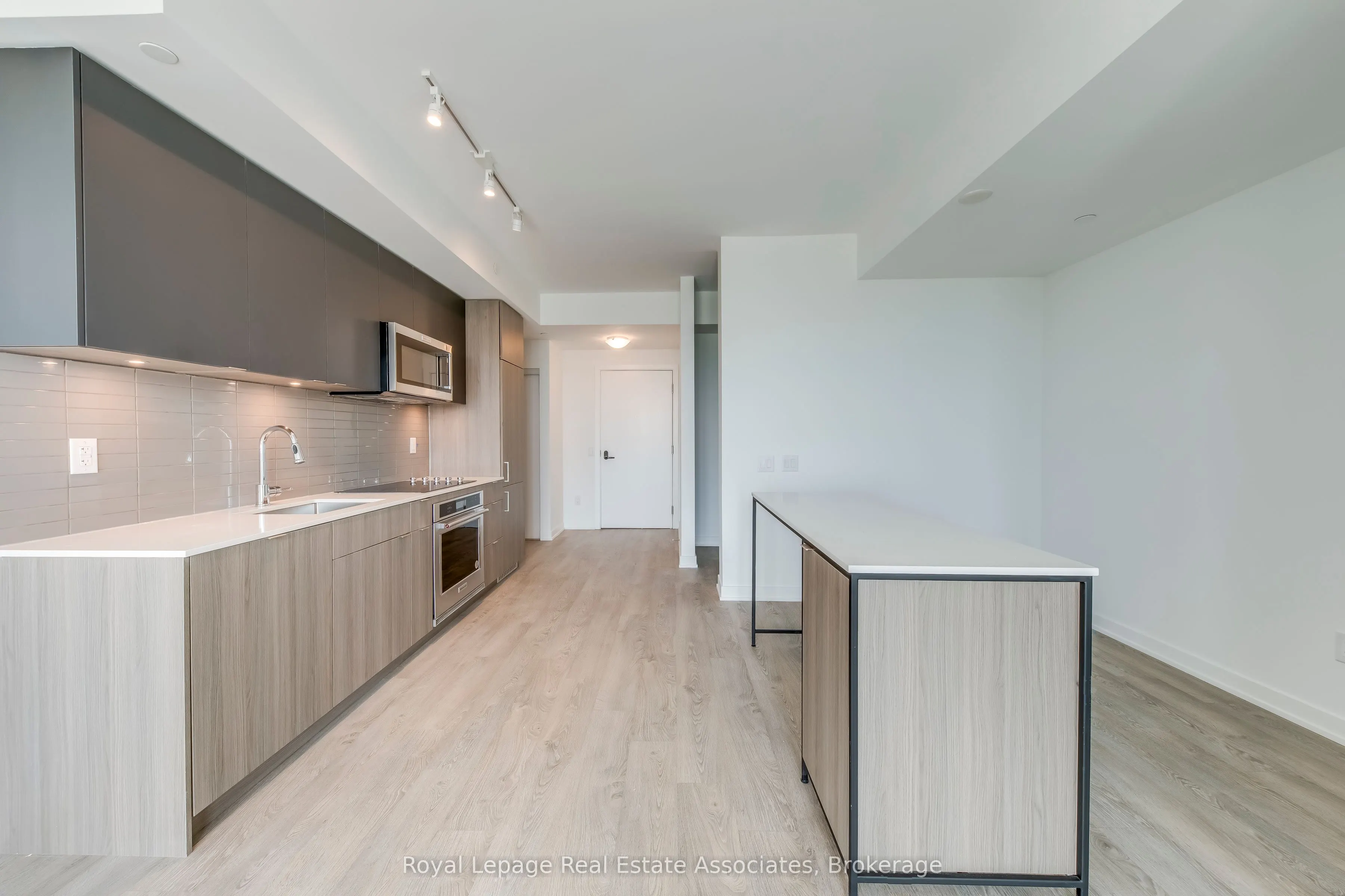 220 Missinnihe Way, #806