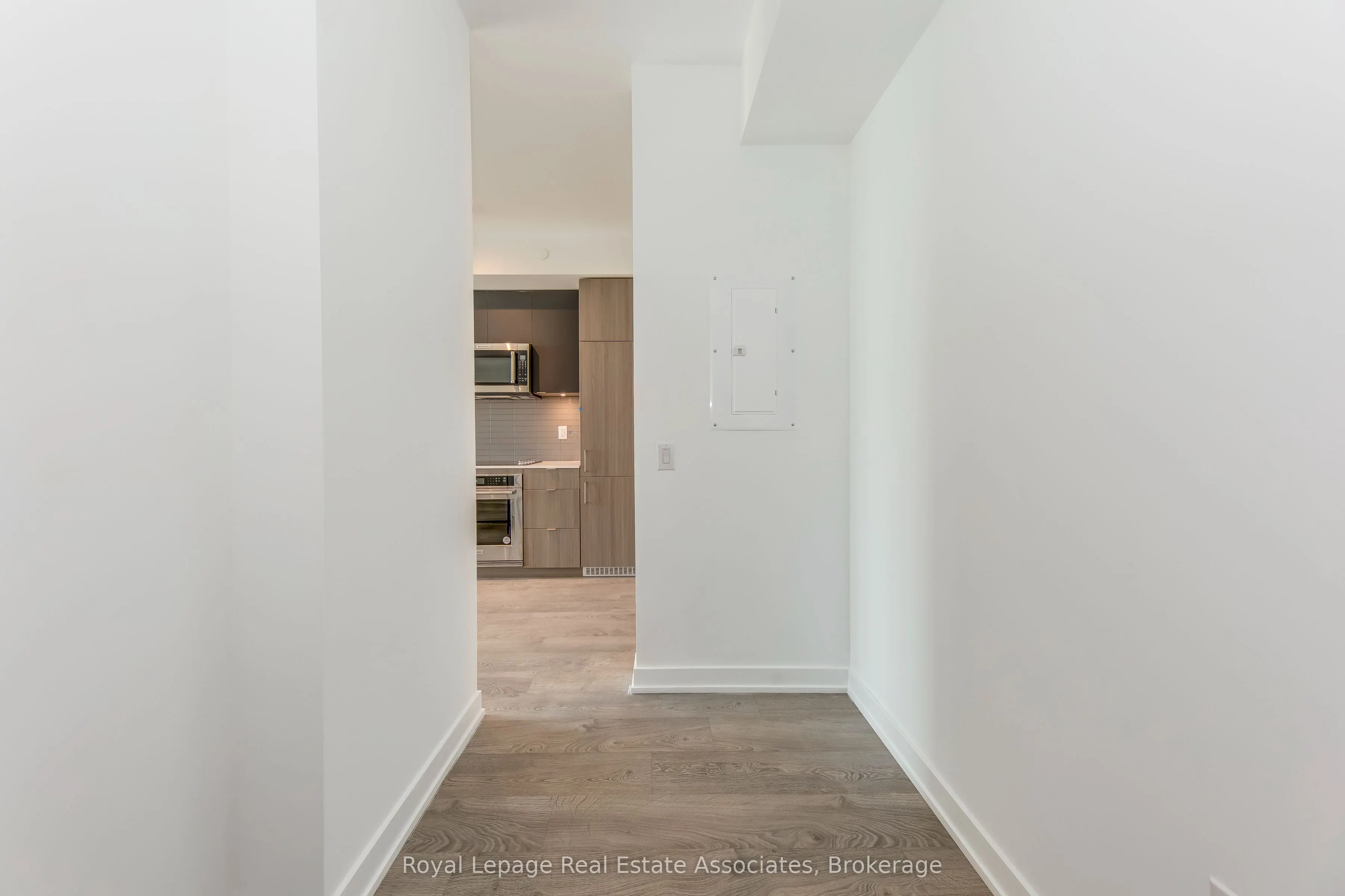 220 Missinnihe Way, #806