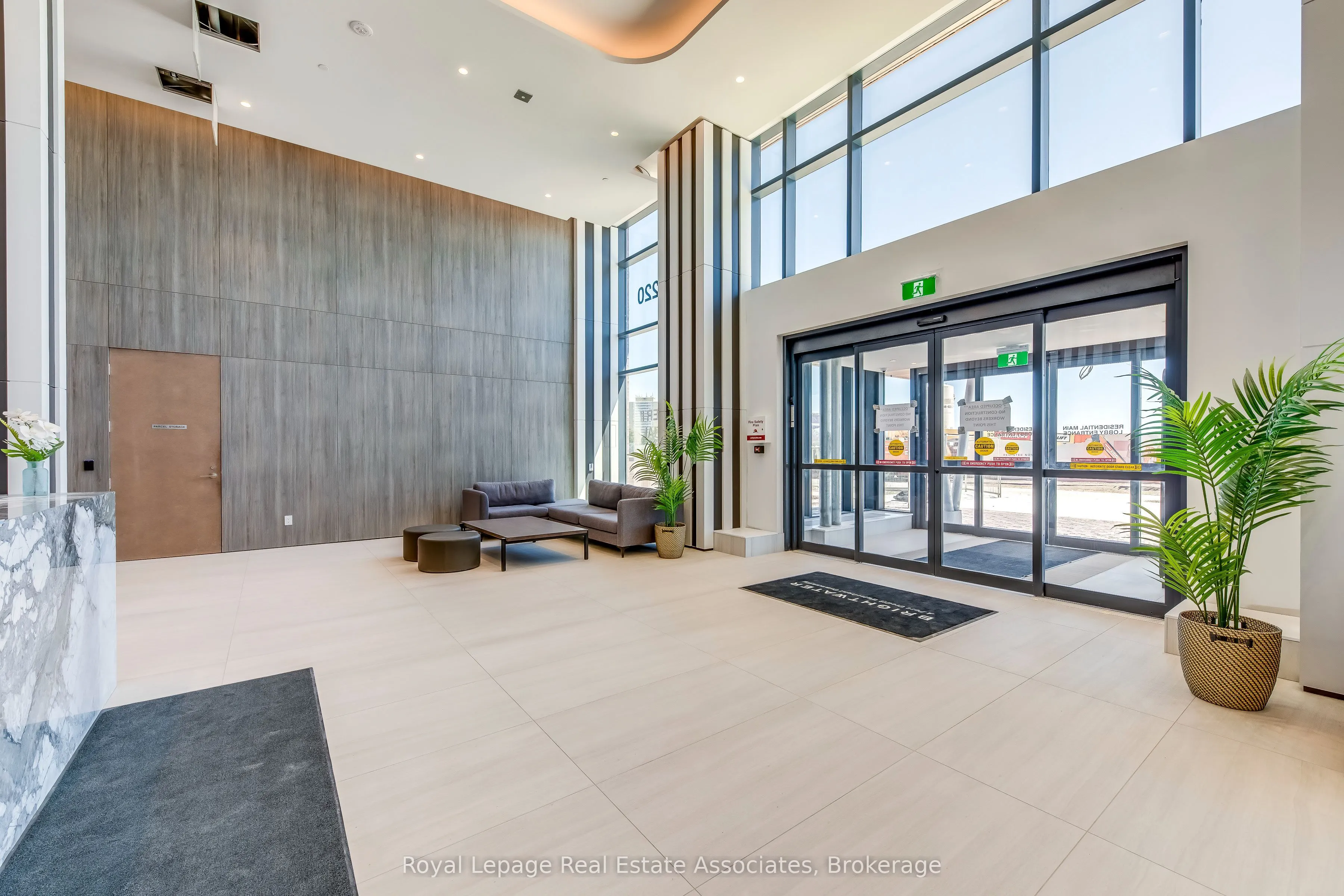 220 Missinnihe Way, #806