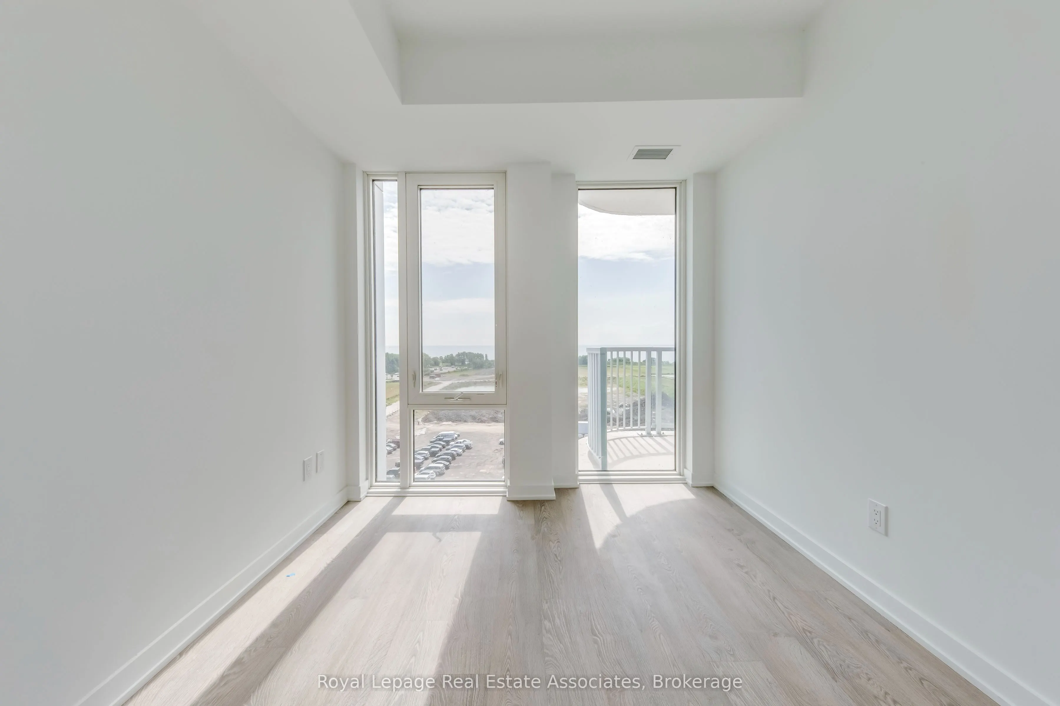 220 Missinnihe Way, #806
