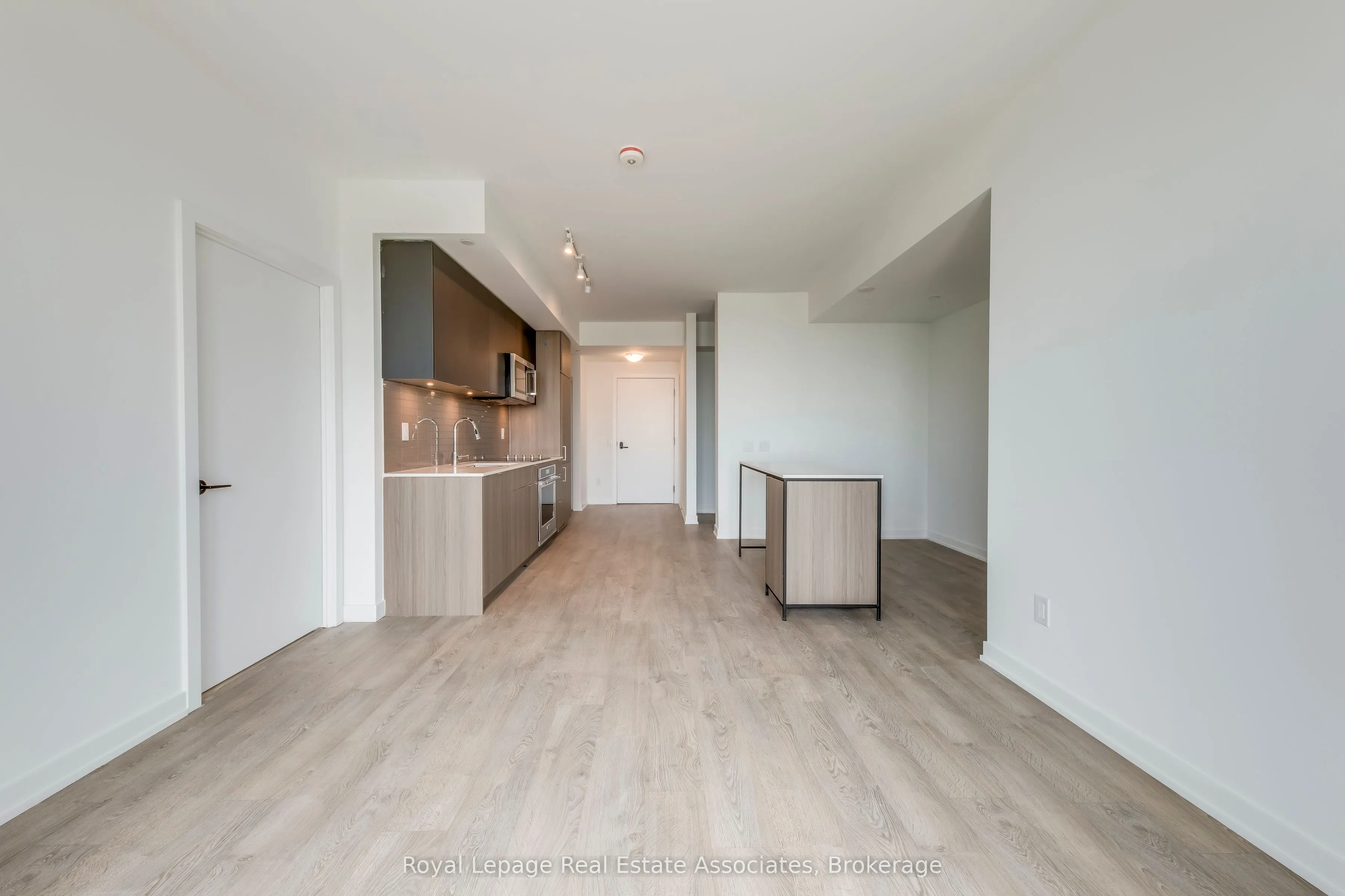 220 Missinnihe Way, #806