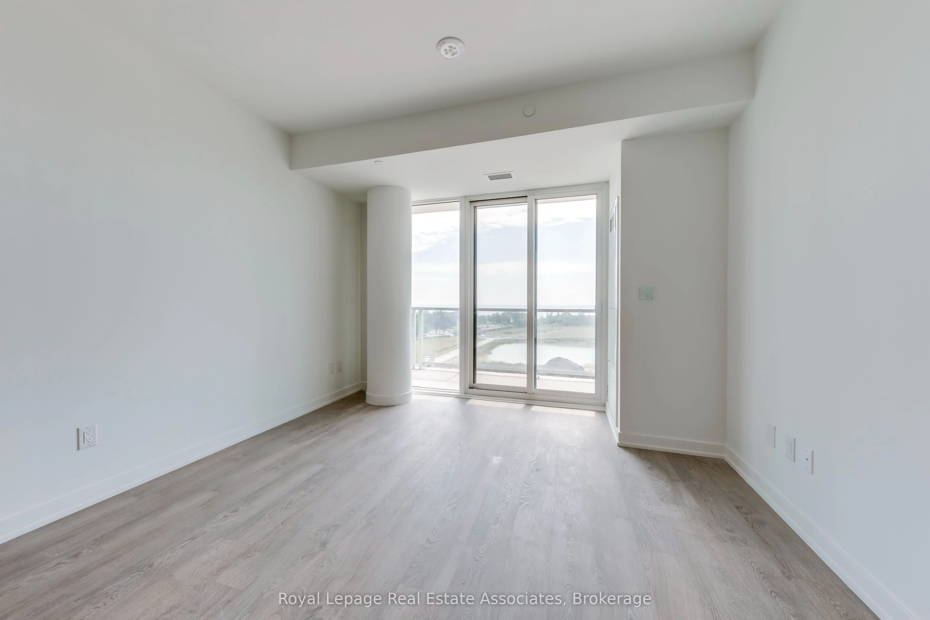 220 Missinnihe Way, #806