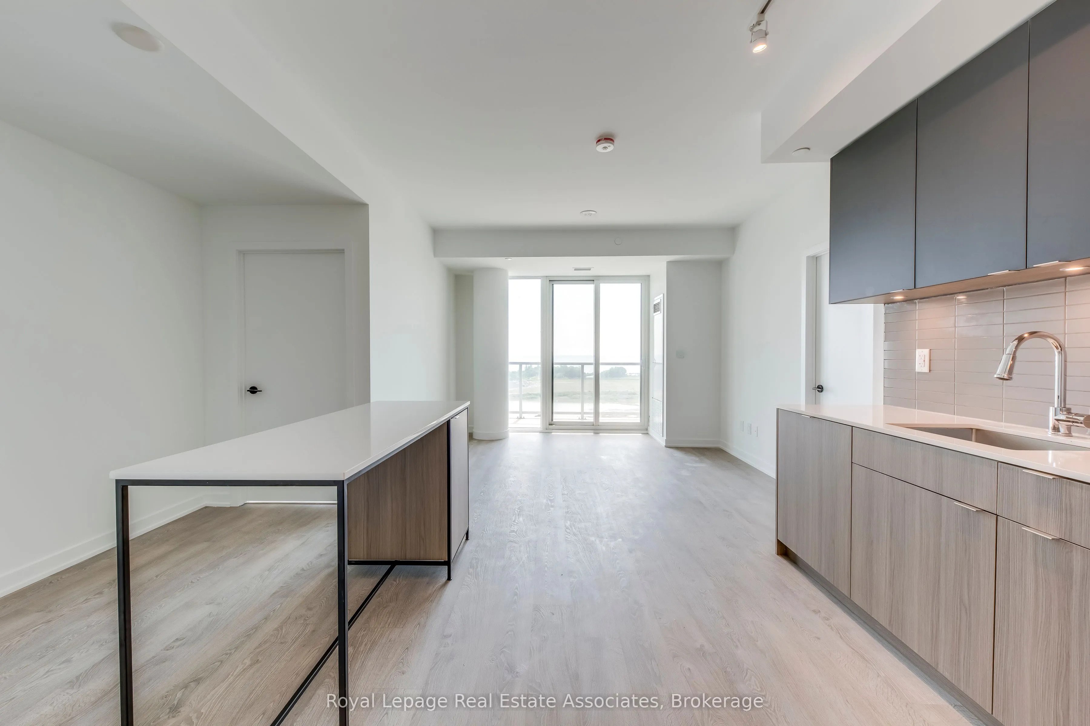 220 Missinnihe Way, #806