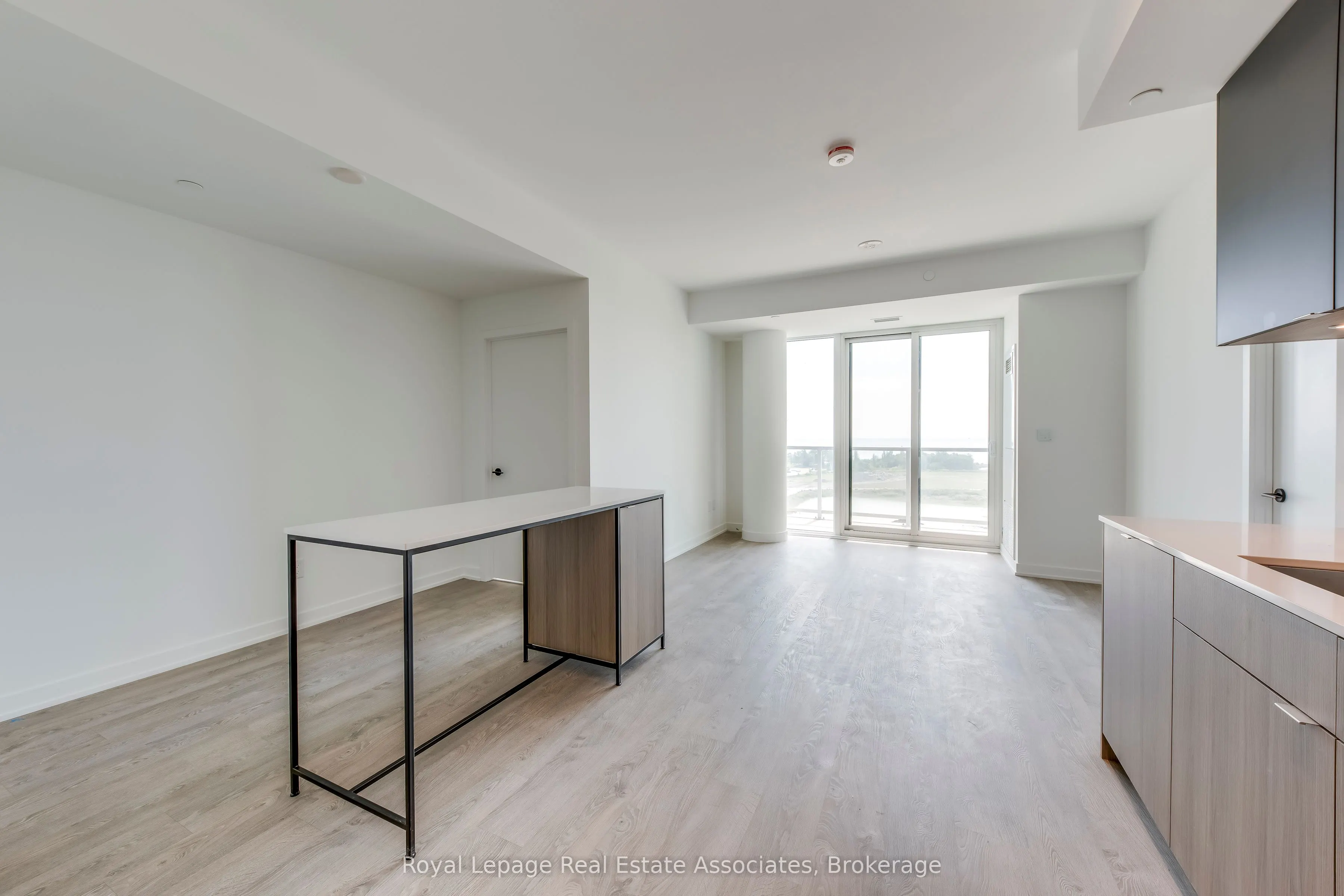 220 Missinnihe Way, #806