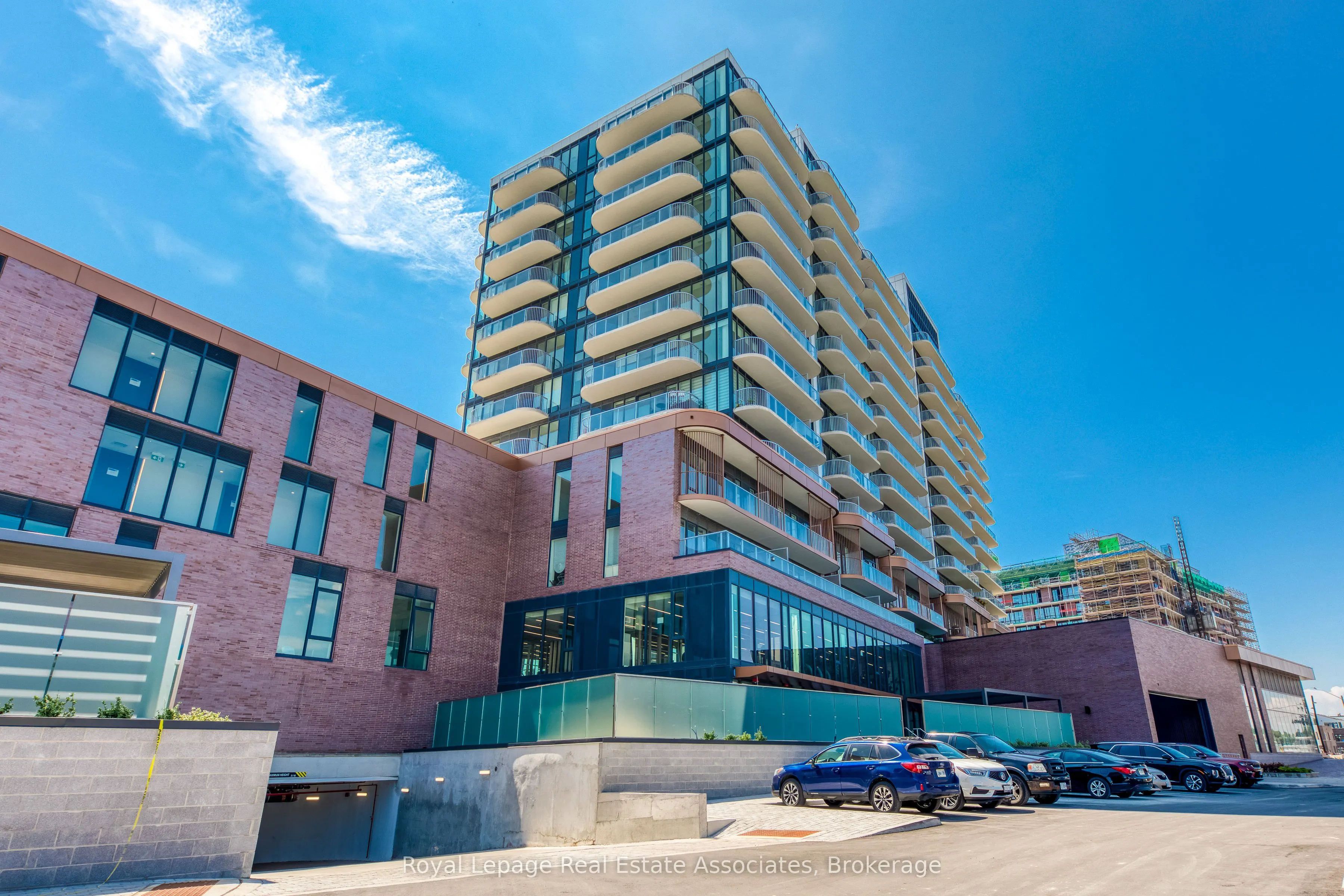 220 Missinnihe Way, #806