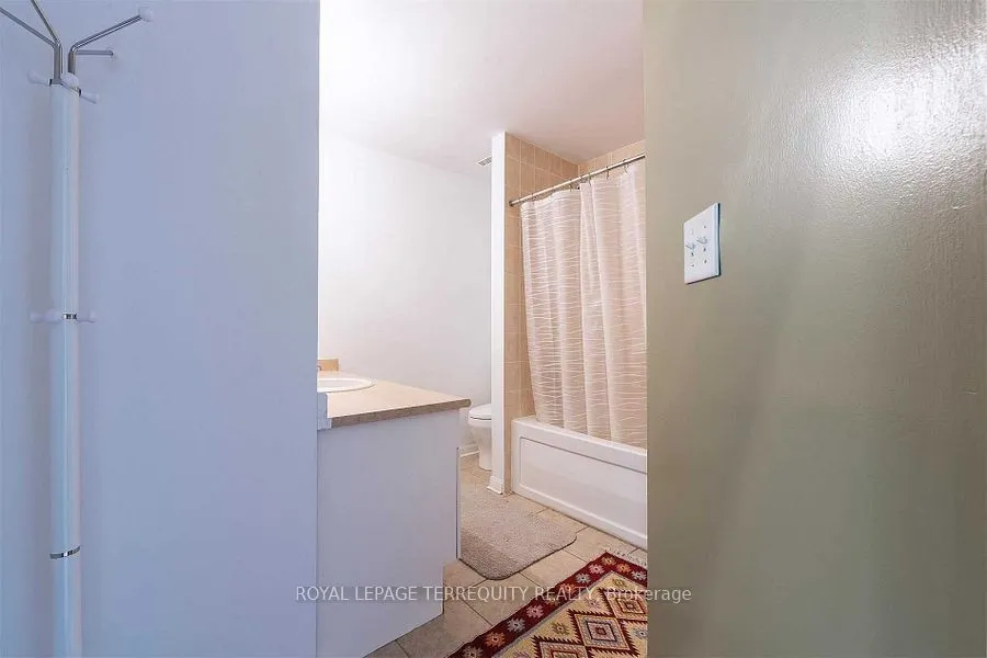 2458 Baintree Crescent