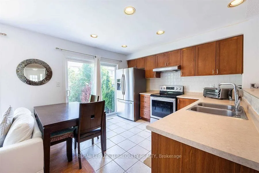 2458 Baintree Crescent