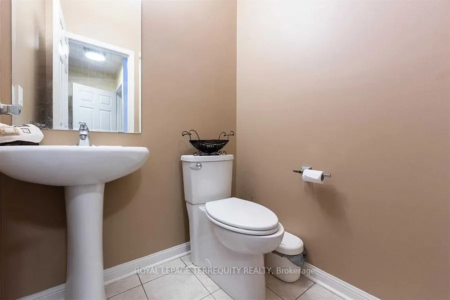 2458 Baintree Crescent
