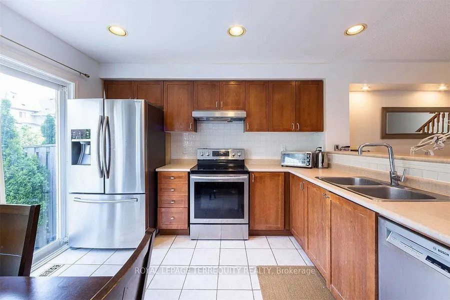 2458 Baintree Crescent