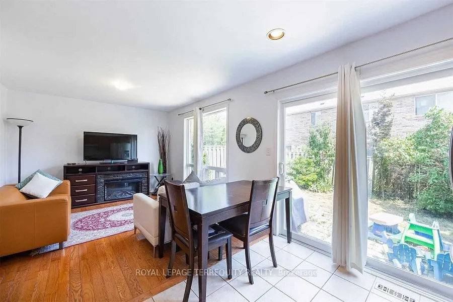 2458 Baintree Crescent