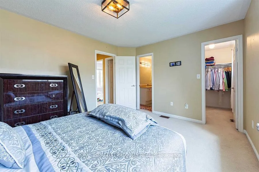 2458 Baintree Crescent