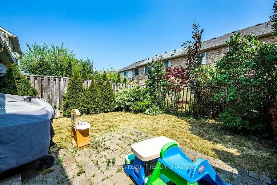 2458 Baintree Crescent