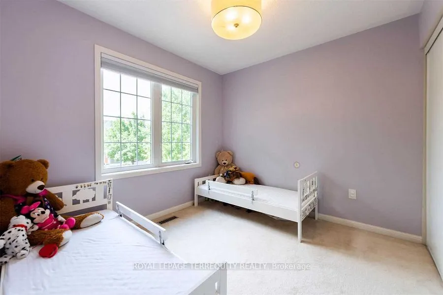 2458 Baintree Crescent