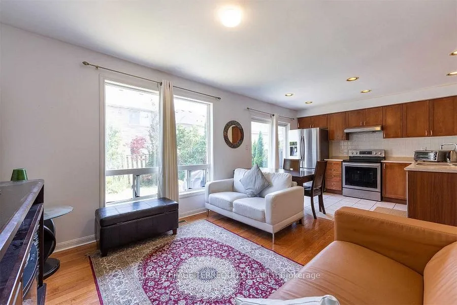2458 Baintree Crescent