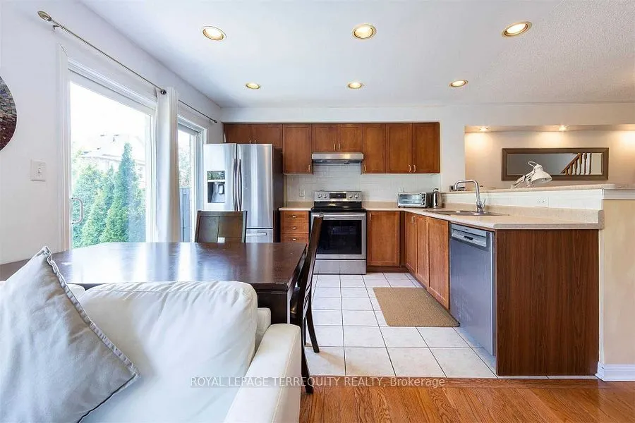 2458 Baintree Crescent