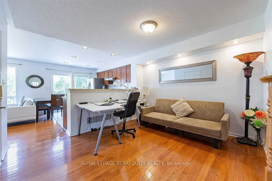 2458 Baintree Crescent