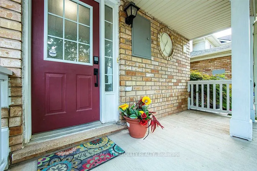 2458 Baintree Crescent