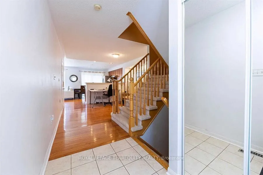2458 Baintree Crescent