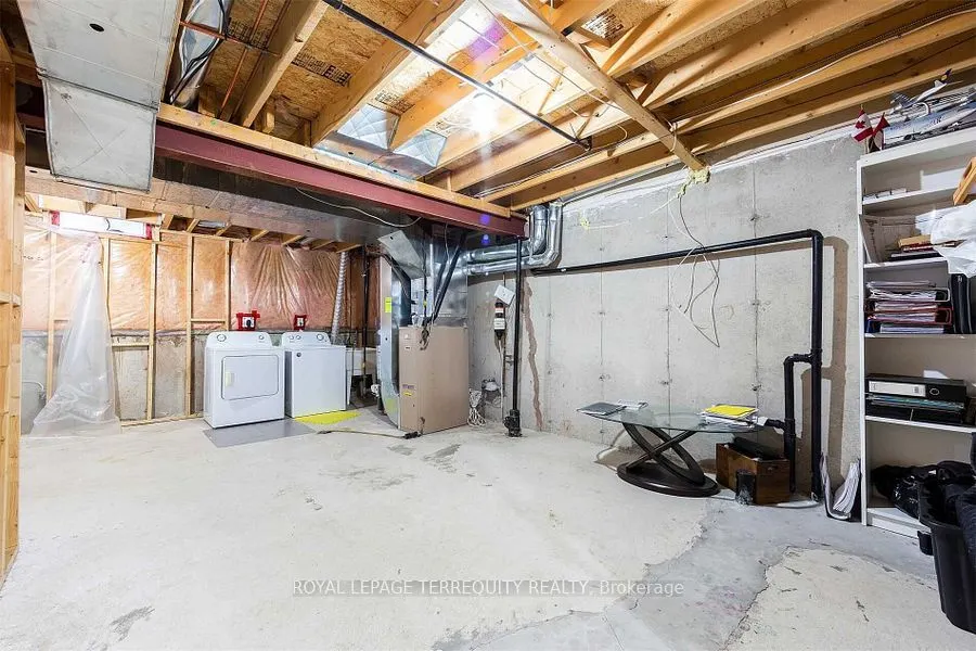 2458 Baintree Crescent