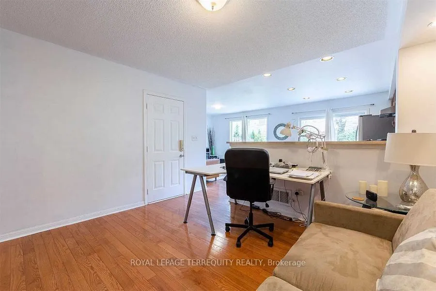2458 Baintree Crescent