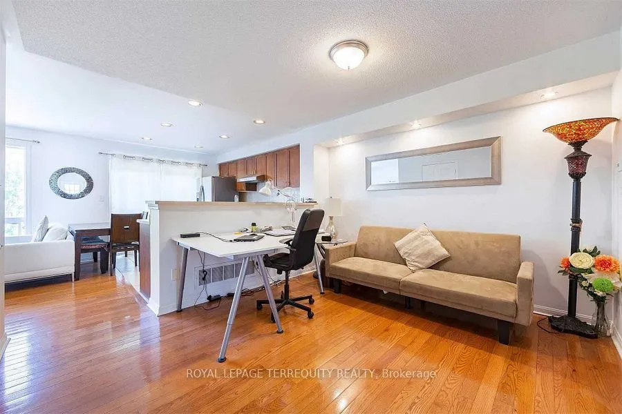 2458 Baintree Crescent