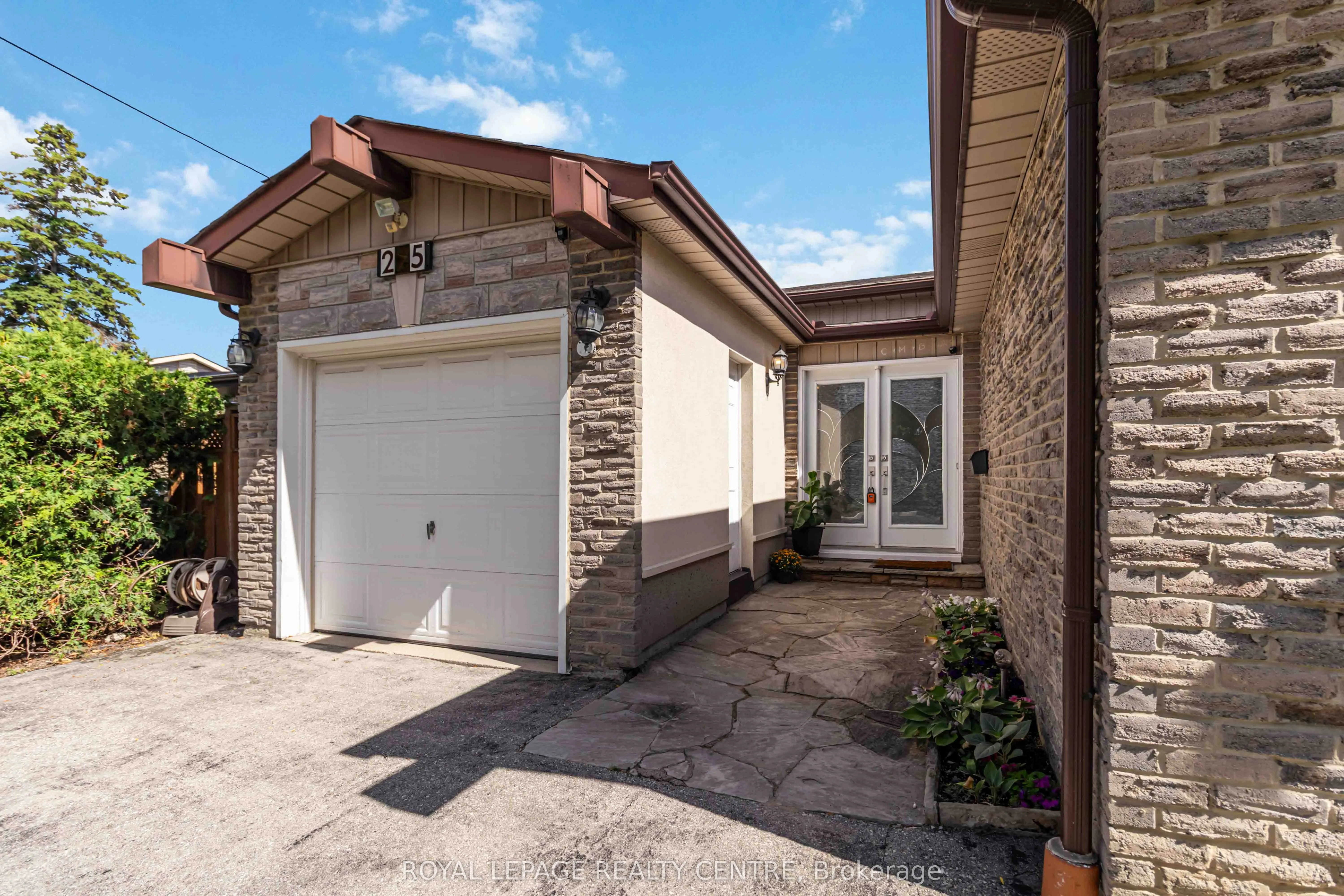 275 Kristin Grove