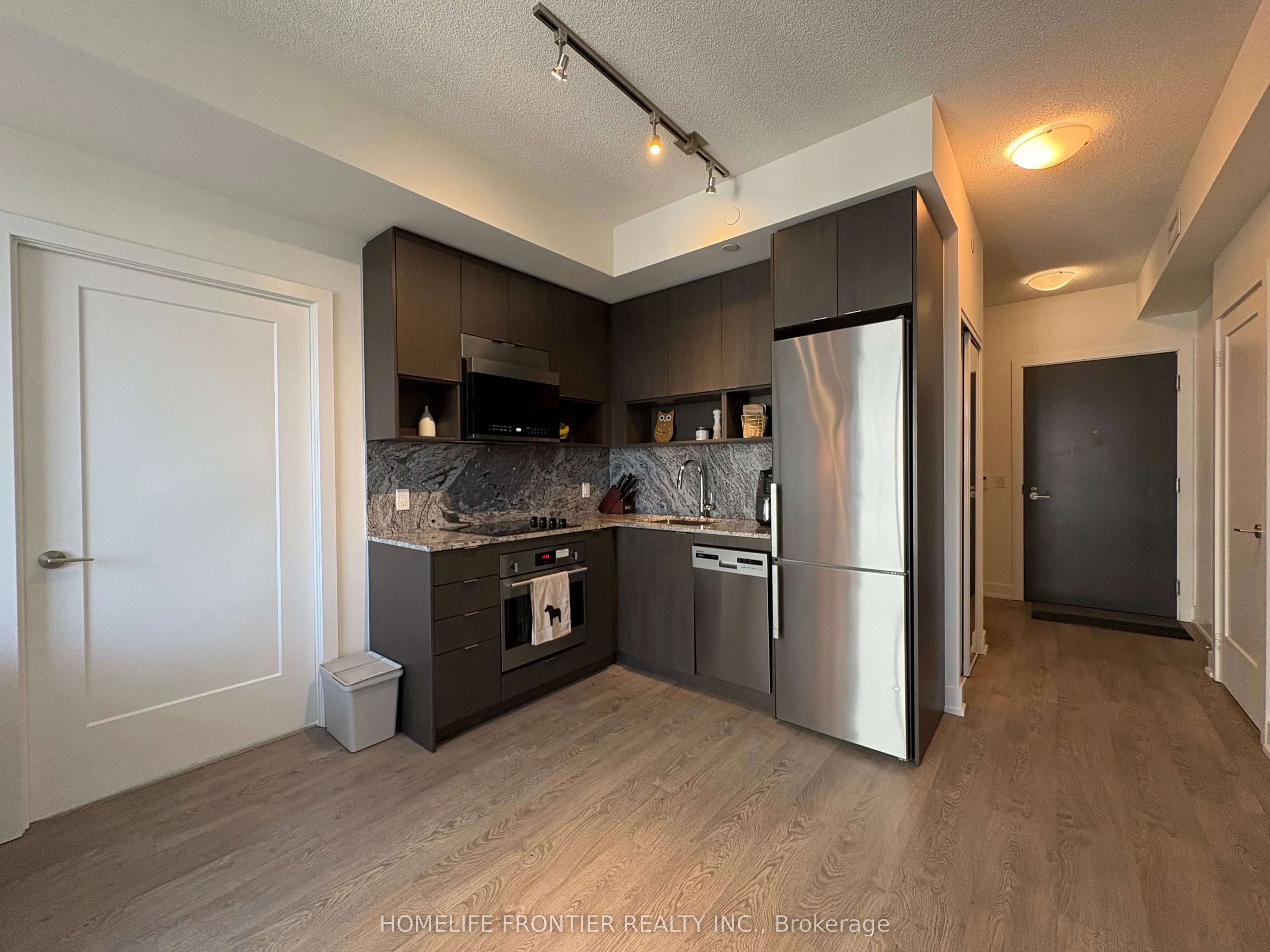 9 Mabelle Avenue, #3219