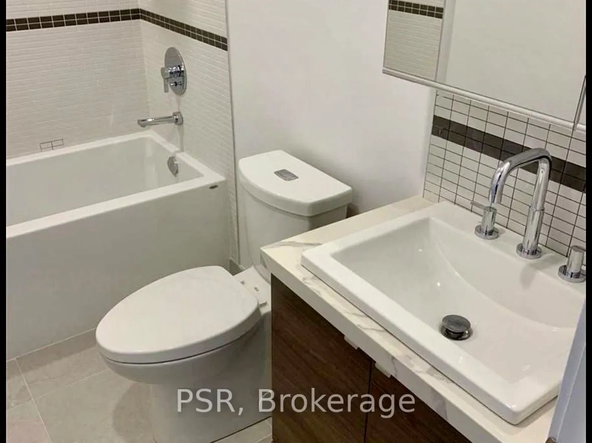 35 Wabash Avenue, #205