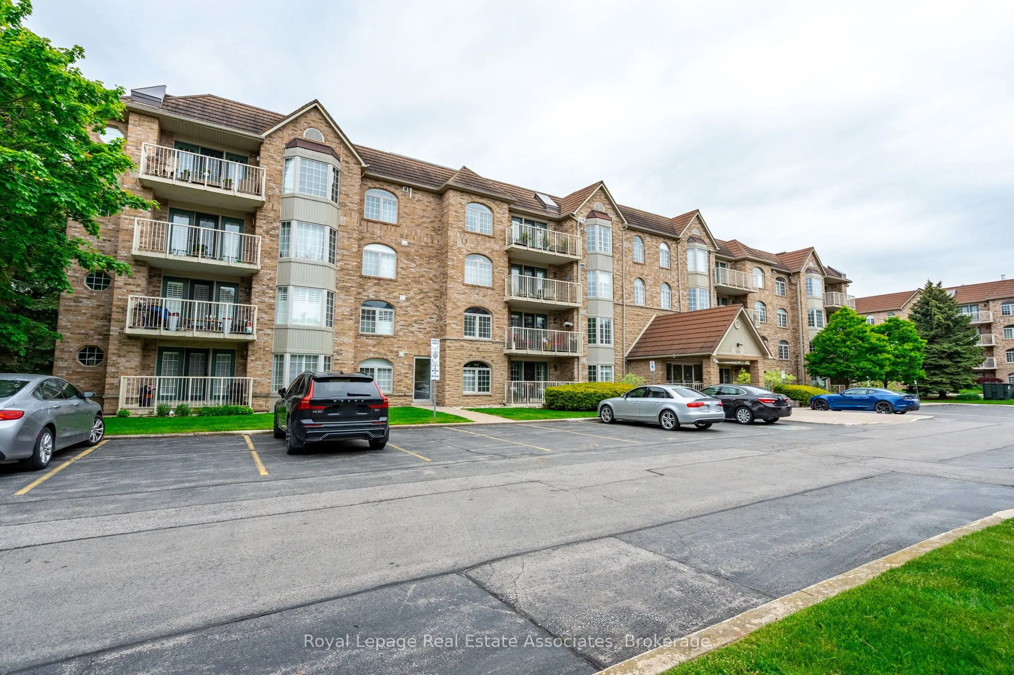 216 Plains Road W, #B208