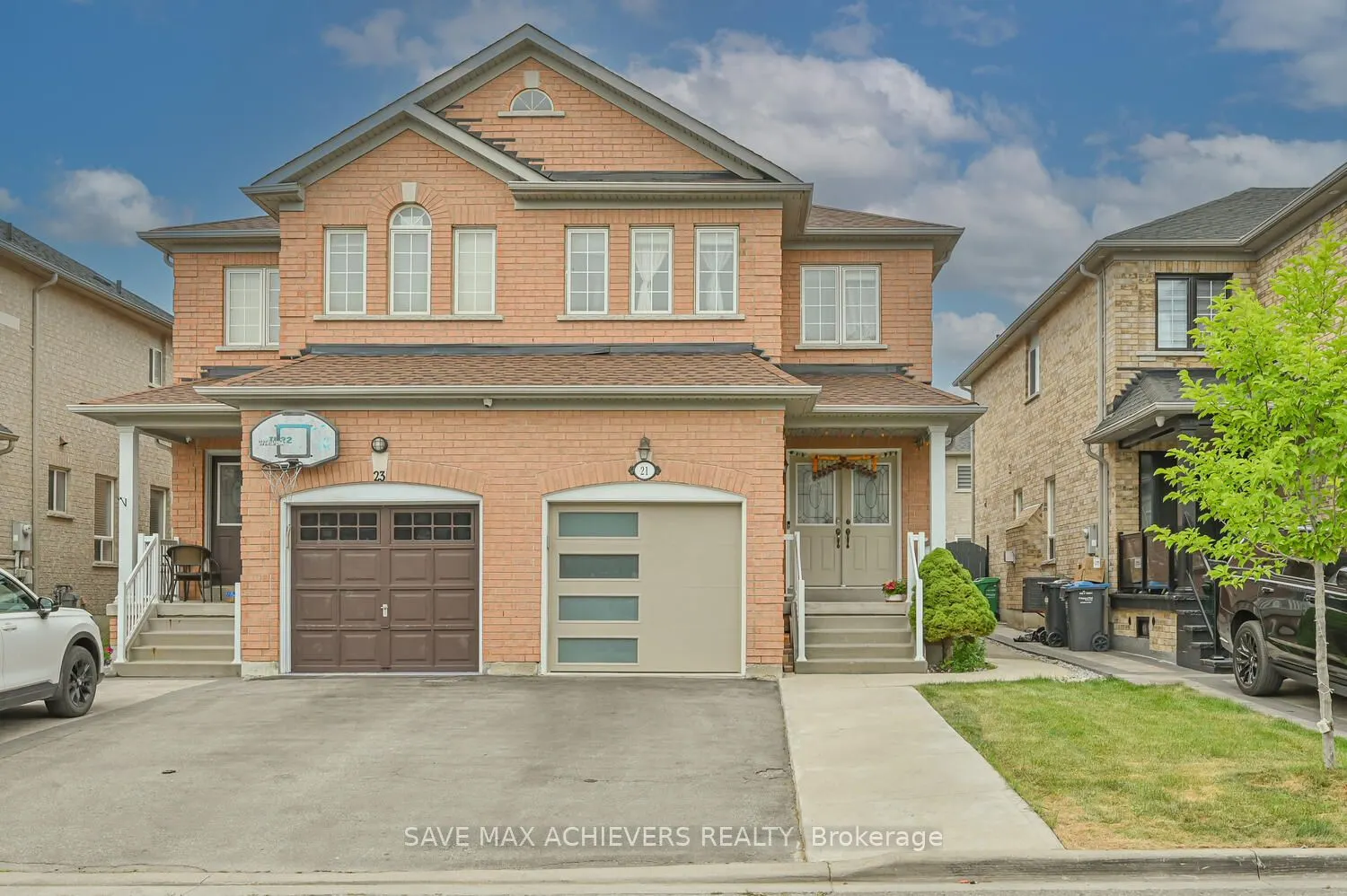 21 Riverplace Crescent