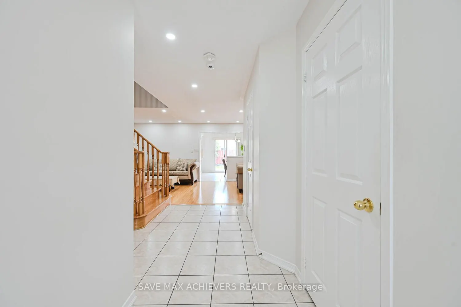 21 Riverplace Crescent