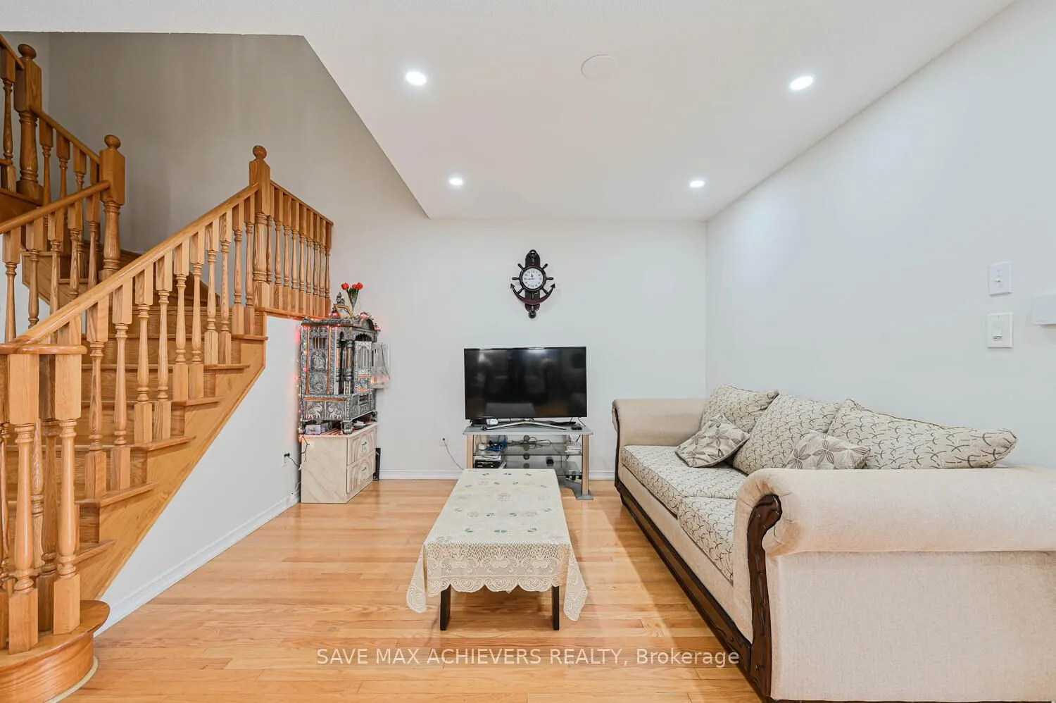 21 Riverplace Crescent