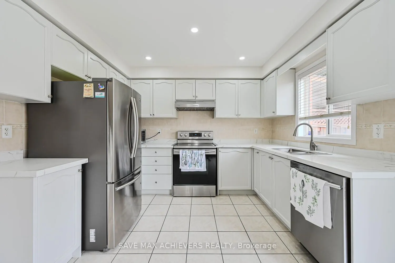 21 Riverplace Crescent