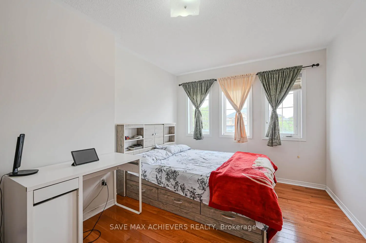 21 Riverplace Crescent