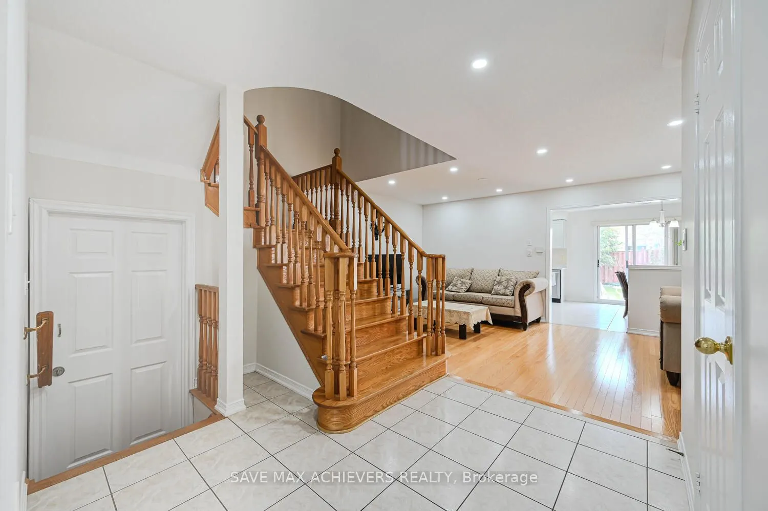 21 Riverplace Crescent